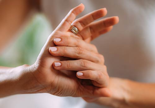 Hand-Ellenbogen-Schmerzen - Impulsa Medica - Bregenz